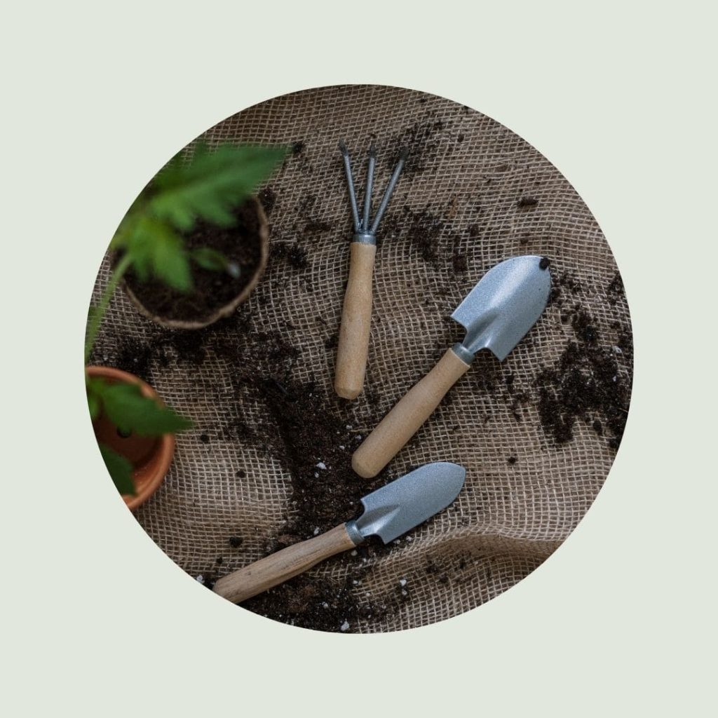 Paillis artificiel ou toile de paillage pour jardin